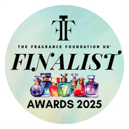 Il badge di finalista dei Fragrance Foundation UK Awards 2025.