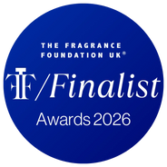 Il badge di finalista dei Fragrance Foundation UK Awards 2026.